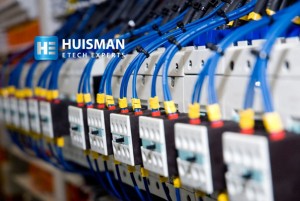 Huisman-Elektrotechniek-Foto-met-logo-1024x687